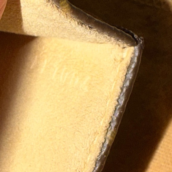 Louis Vuitton Pochette Florentine Crossbody/Waist Bag - Picture 13 of 13